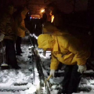 因降雪抢修今明两天，这些过荆州的列车停运