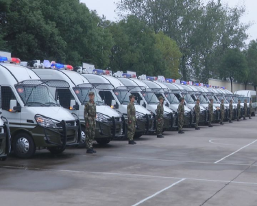 武警荆州支队举行轻型防爆巡逻车授装接装仪式