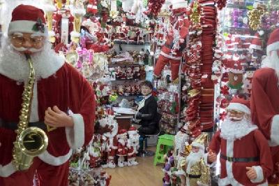 外媒称全球六成圣诞物品产自义乌：什么都能在这买到