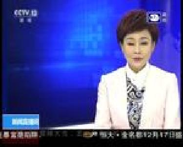 七旬老人 “举牌”号召错峰出行