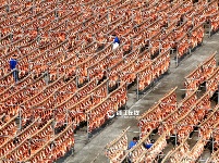 浙江东阳：上万火腿共沐“日光浴” 