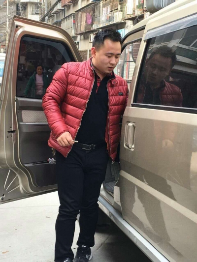 背老人上三楼不留名 全城寻找好心人 