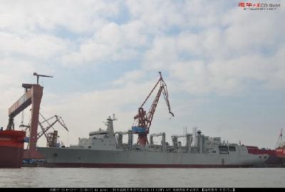 中国航母超级奶妈首舰试航 补全战斗群最后短板