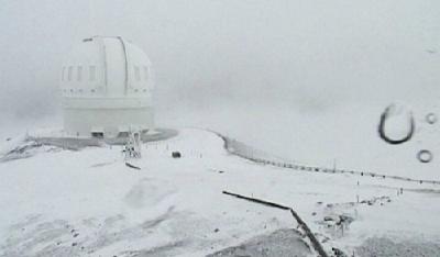 罕见！夏威夷降大雪 冲浪胜地变高山滑雪场