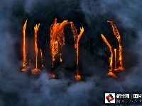 摄影师拍基拉韦厄火山岩浆流入海震撼画面