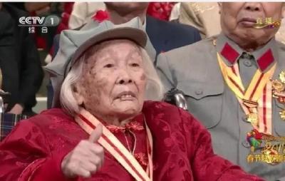 致敬 | 全国人民为她庆生！这位105岁的老奶奶有什么传奇经历？
