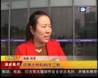 小暖男送小姨 临别前表演跆拳道