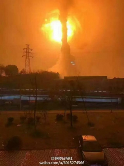 昨夜安徽铜陵一工厂发生巨大爆炸 无人员死亡 初查不涉及危化品
