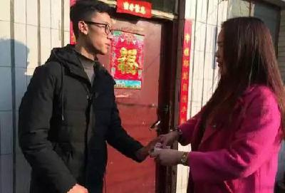 撞损宝马“逃逸”的学生找到了！车主不提索赔反送万元助学金