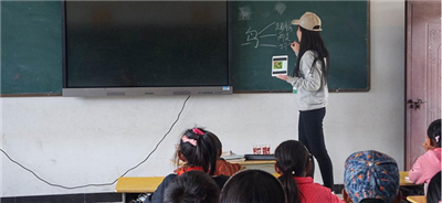 荆州女孩弃高薪深山支教，两周洗一次澡