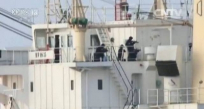独家画面！中国护航编队在亚丁湾营救被劫外籍货船