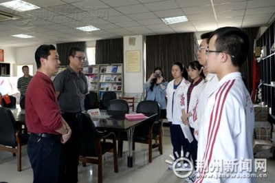 市教体局督察沙市中学高考备考工作 慰问高三教师