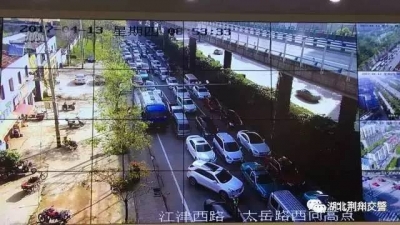 被堵在太岳路，你们真的看懂了信号灯吗？这5个路口的车道、信号灯有调整！