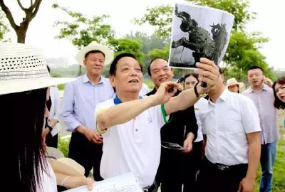 大师韩美林的关公缘荆州缘 将给关公配上