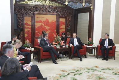外交场合罕见一幕：德方代表为中国总理鼓掌 