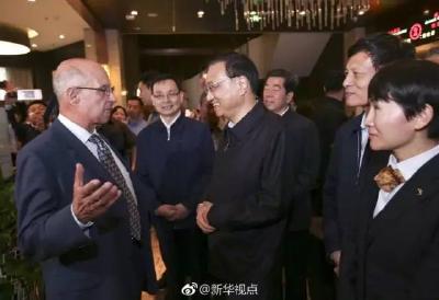 李克强冒雨察看“新”“旧”开封 
