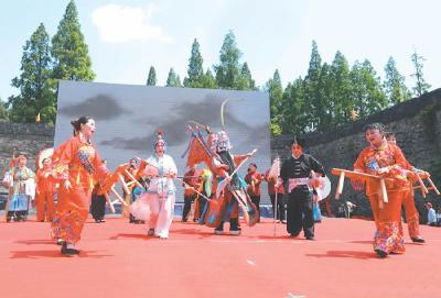 荆州开展非遗展演活动 现场展示手工艺制作