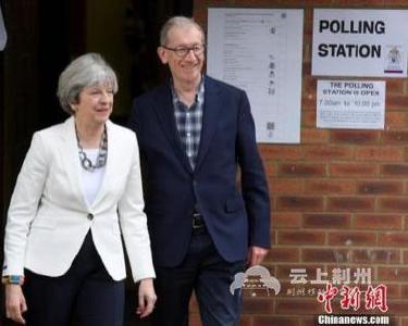  英国大选投票结束 各选区计票工作彻夜进行