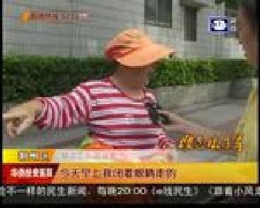 下水道堵塞 居民绕道而行