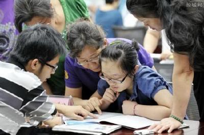 高考志愿怎么填？荆州设立9个点接待考生及家长咨询