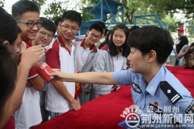 未来有约定青春不毒行 荆州警方集中销毁毒品58公斤