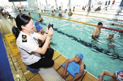 荆州中心城区19家游泳池接受