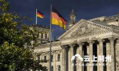 中国两游客在德国被捕 只因为摆了这样的pose拍照……