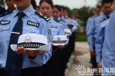 荆州公安组织青年民警开展“烈士纪念日”系列活动