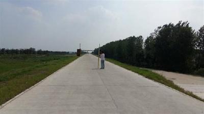 荆州一滨江公路正式通车 “断头路”变身漫步道
