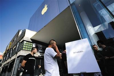 黄牛一部苹果赚两千成历史 对囤iPhone X很小心