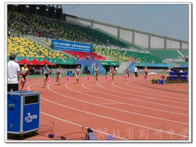 全国学生运动会，荆州中学沈妮摘得女子800米银牌