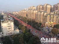 组图：2017荆州国际马拉松比赛精彩瞬间