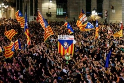 一觉醒来西班牙已经这样了！他们全部撕下了面具…