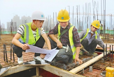 荆州市中心医院荆北新院抓紧施工 加班加点保工期