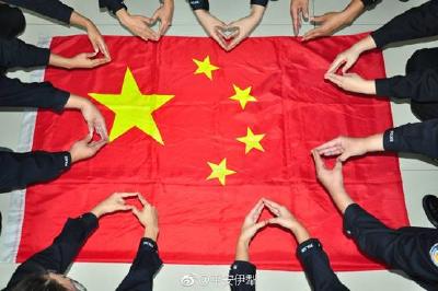 我在岗位上和祖国合影，我为祖国打call！