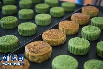 高校月饼又㕛叒来了！比校徽月饼更奇葩的是……