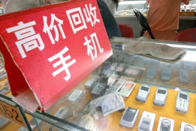 金店老板收旧手机“炼金”，结果却被刑拘了，什么情况？
