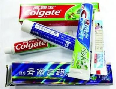 10万余支假冒品牌牙膏被查获 你正用的牙膏有问题吗？