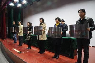 荆州两教师入选2017年“湖北名师工作室”主持人