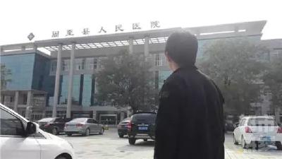 记者采访“天价停尸费”遭医院暴打，最后竟被关进太平间…