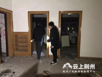 荆州天冷了 发现流浪乞讨者请致电8212080或者110救助他们