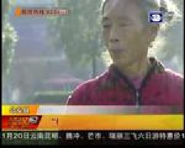 “板车兄弟”徒步9小时 送母就医