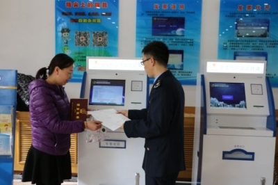 荆州首个税收普法教育基地成立 内设自助办税区