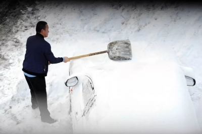 暴雪袭城！新疆遭遇今冬最强降雪 4个暴雪预警 30个大风预警！