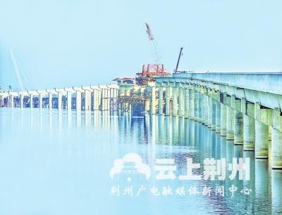318国道荆州段改扩建工程长湖特大桥完成工程总量75%