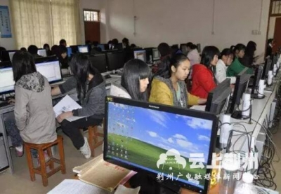 荆州向8206名大学生发放实习实训补贴1353.5万元