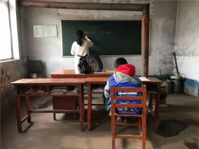 这所学校只剩一名学生，她却坚守了18年……