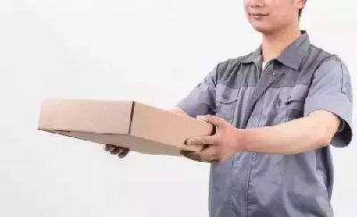 啥？以后快递都不送货上门了？网友吵翻了！