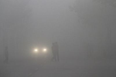 荆州高速因大雾实行交通管制 桥南收费站已开通