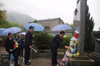 石首市领导开展清明节烈士陵园祭扫活动